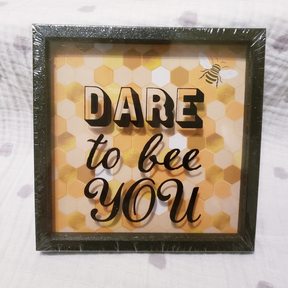 🐝 Cute Bee Shadow Box Plaque. NWT.